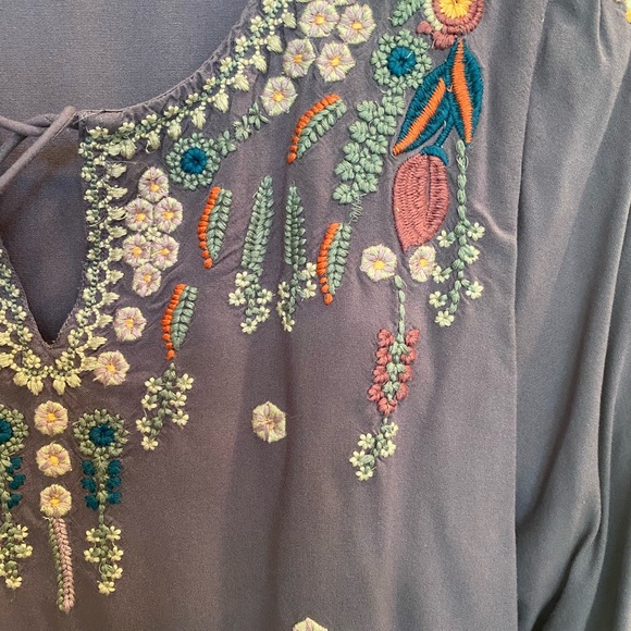 EUC Embroidered Tunic L - Picture 3 of 9